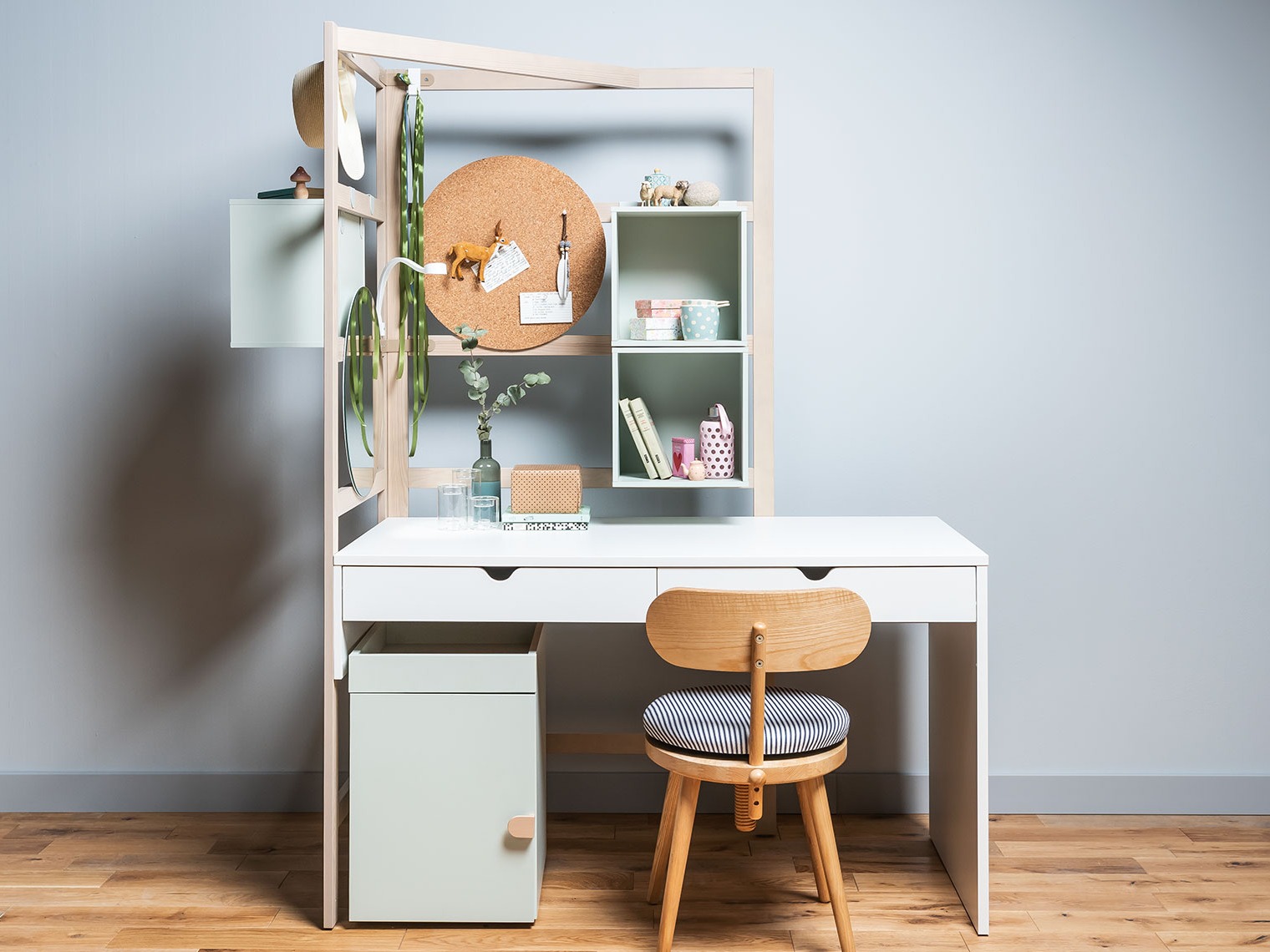 Pisalna miza Nutese 111