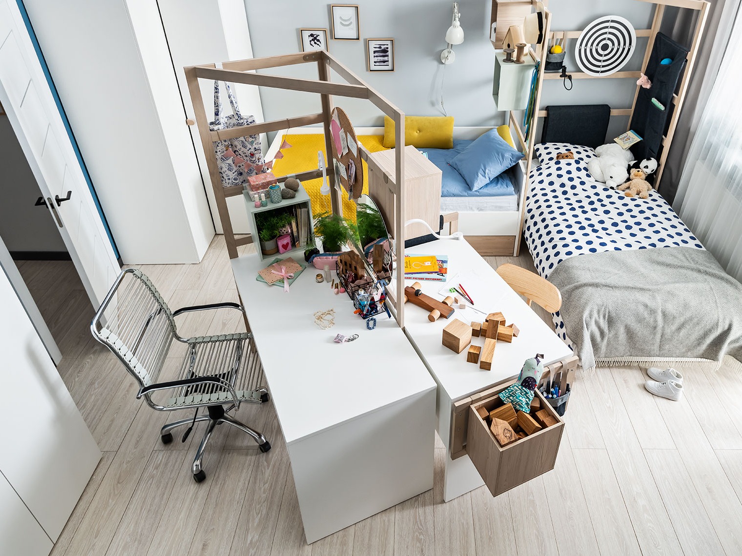 Pisalna miza Nutese 111