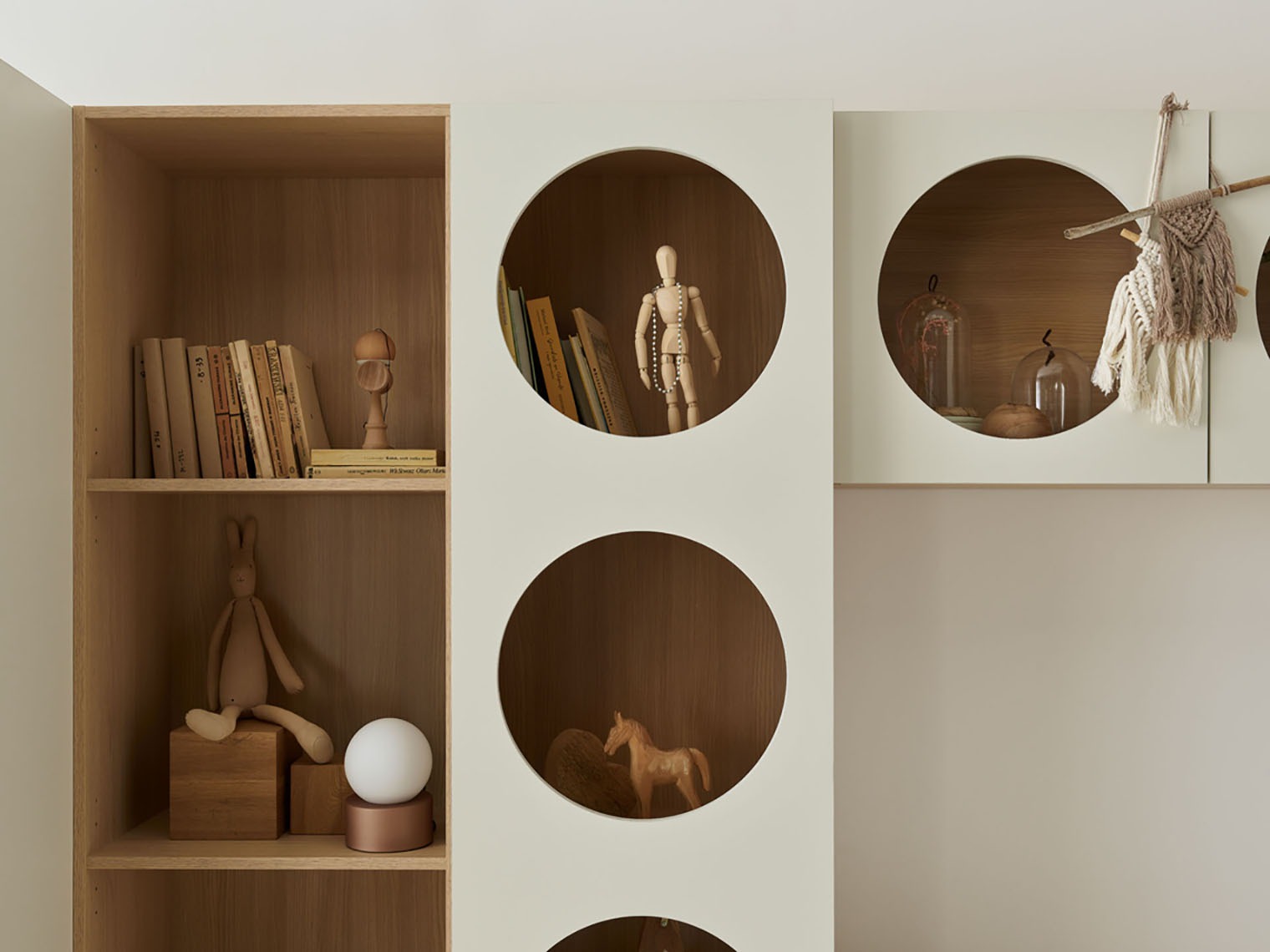 Regal Tornolo 117 (Lahki hrast + Bela)