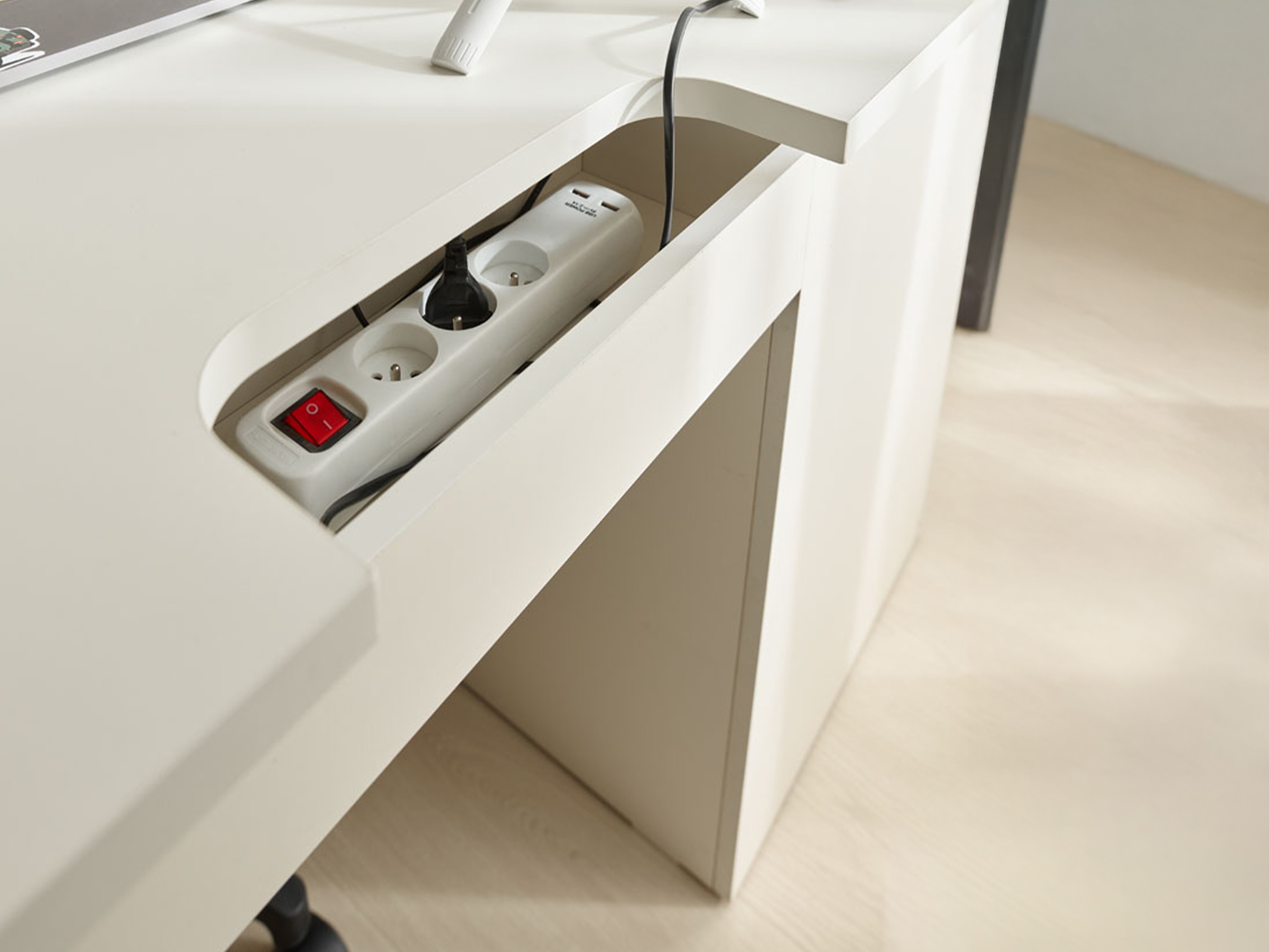 Pisalna miza Tornolo 132 (Desno)