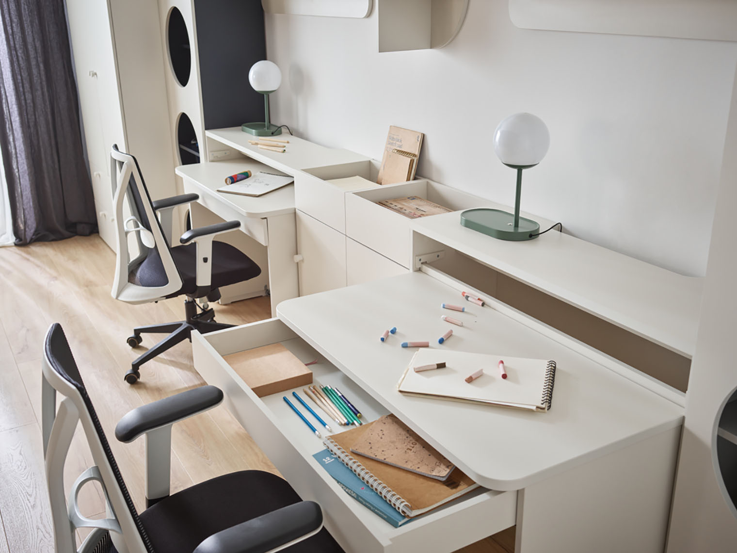 Pisalna miza Tornolo 134