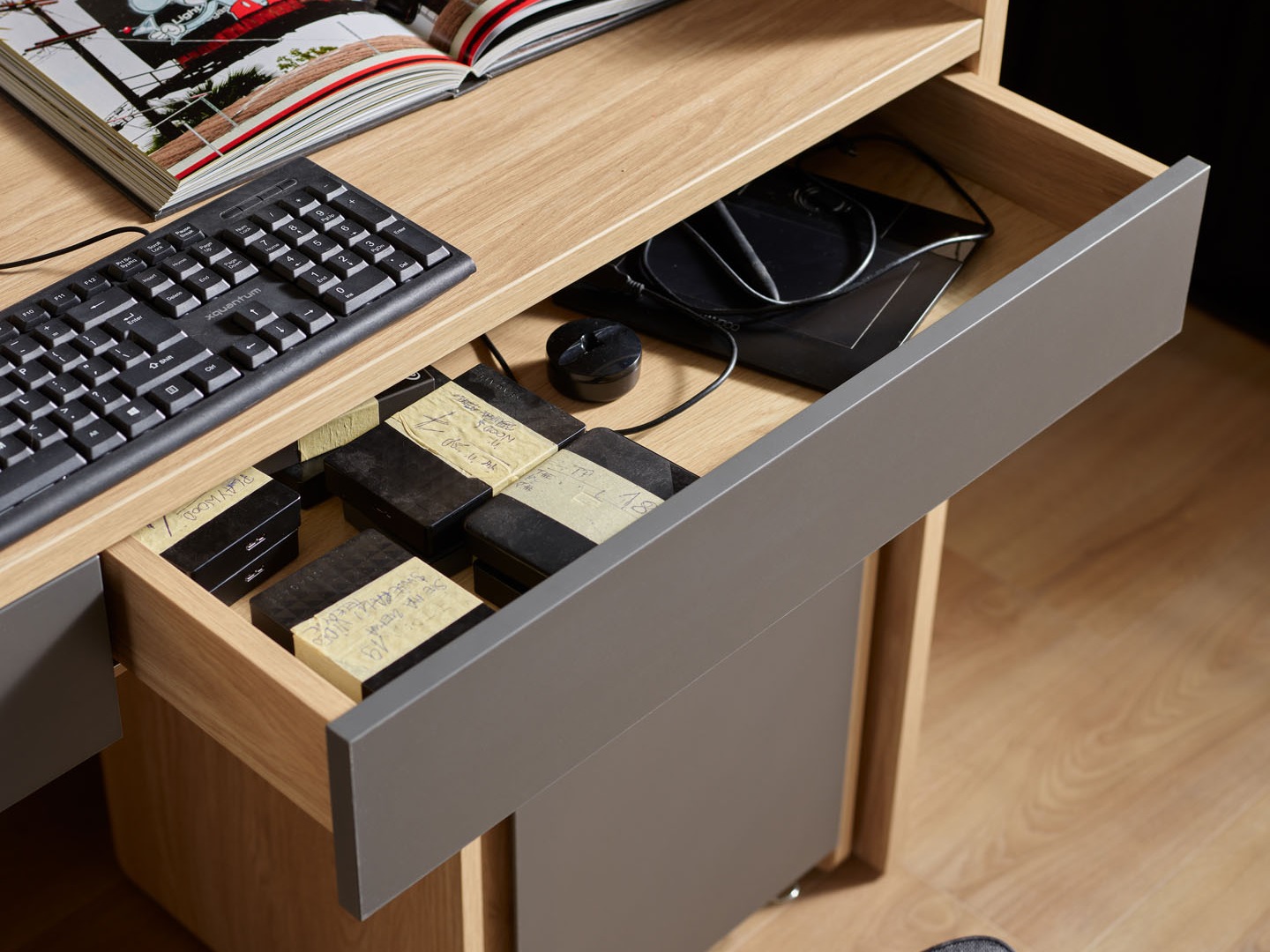 Pisalna miza Velrome 101 (Hrast + Grafit)