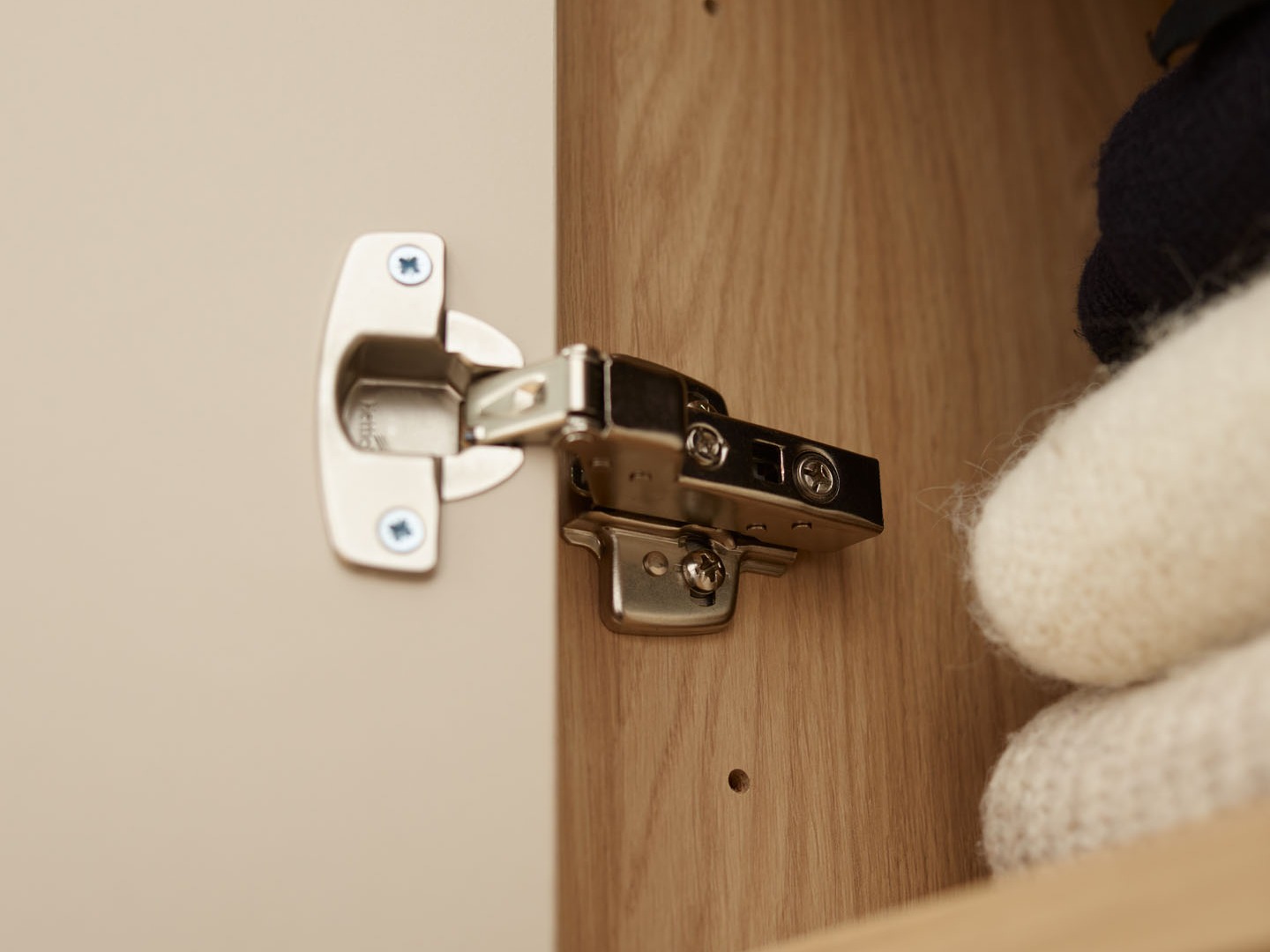 Garderobna omara Velrome 110 (Hrast + Bež)