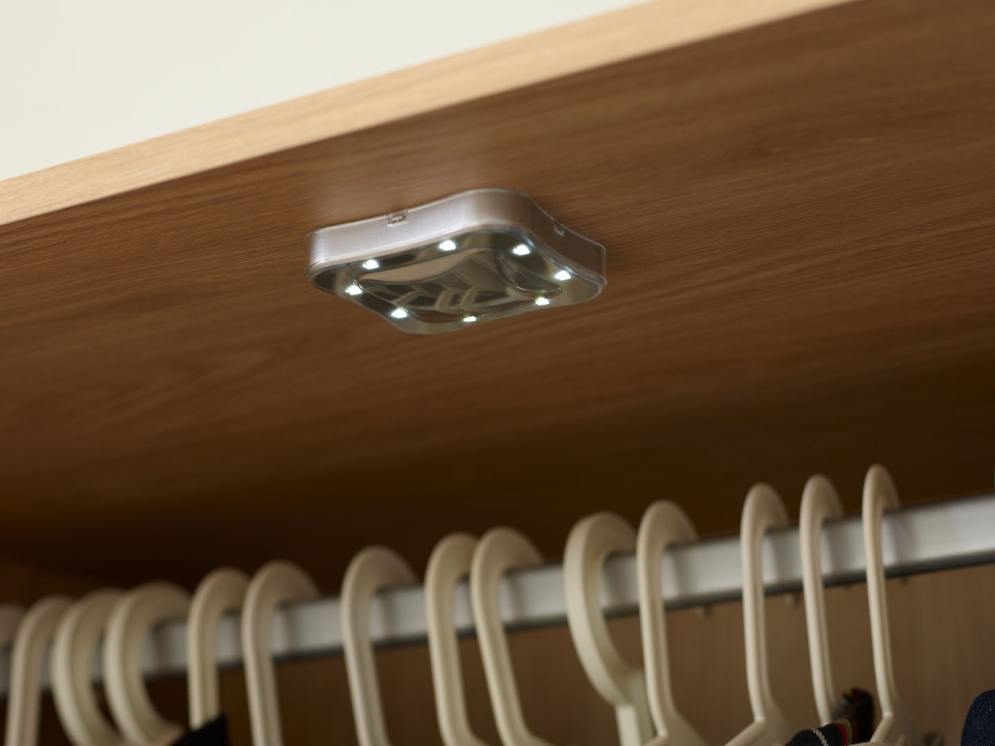 Garderobna omara Velrome 110 (Hrast + Bež)