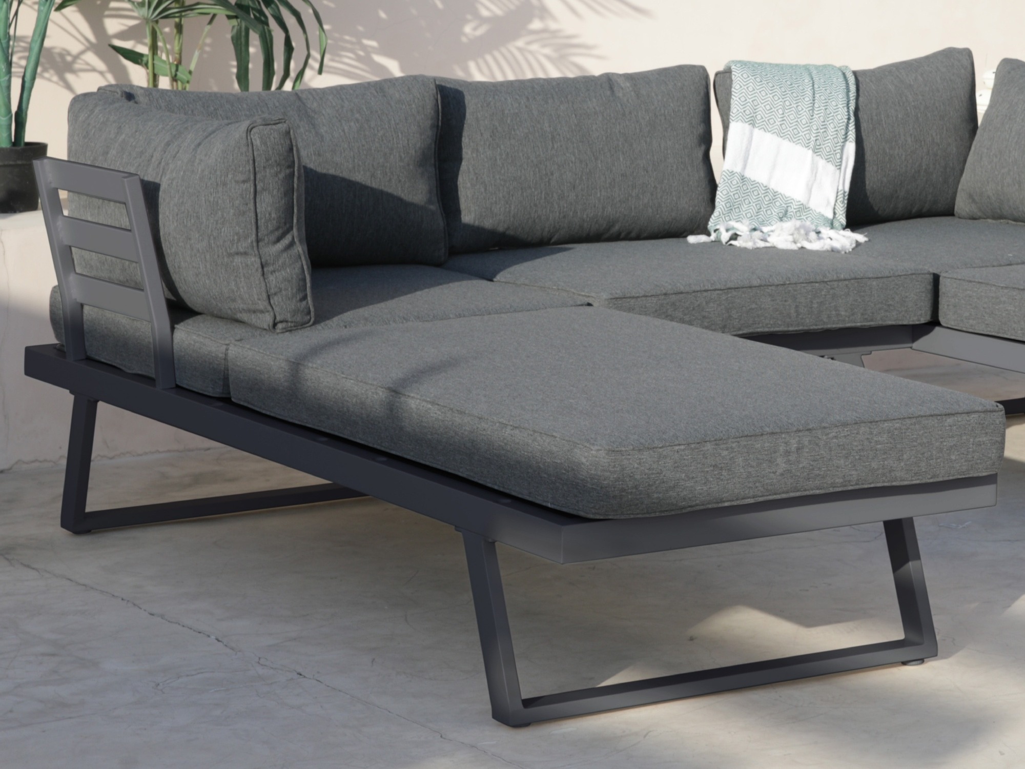 Komplet vrtnega pohištva Burleson 581