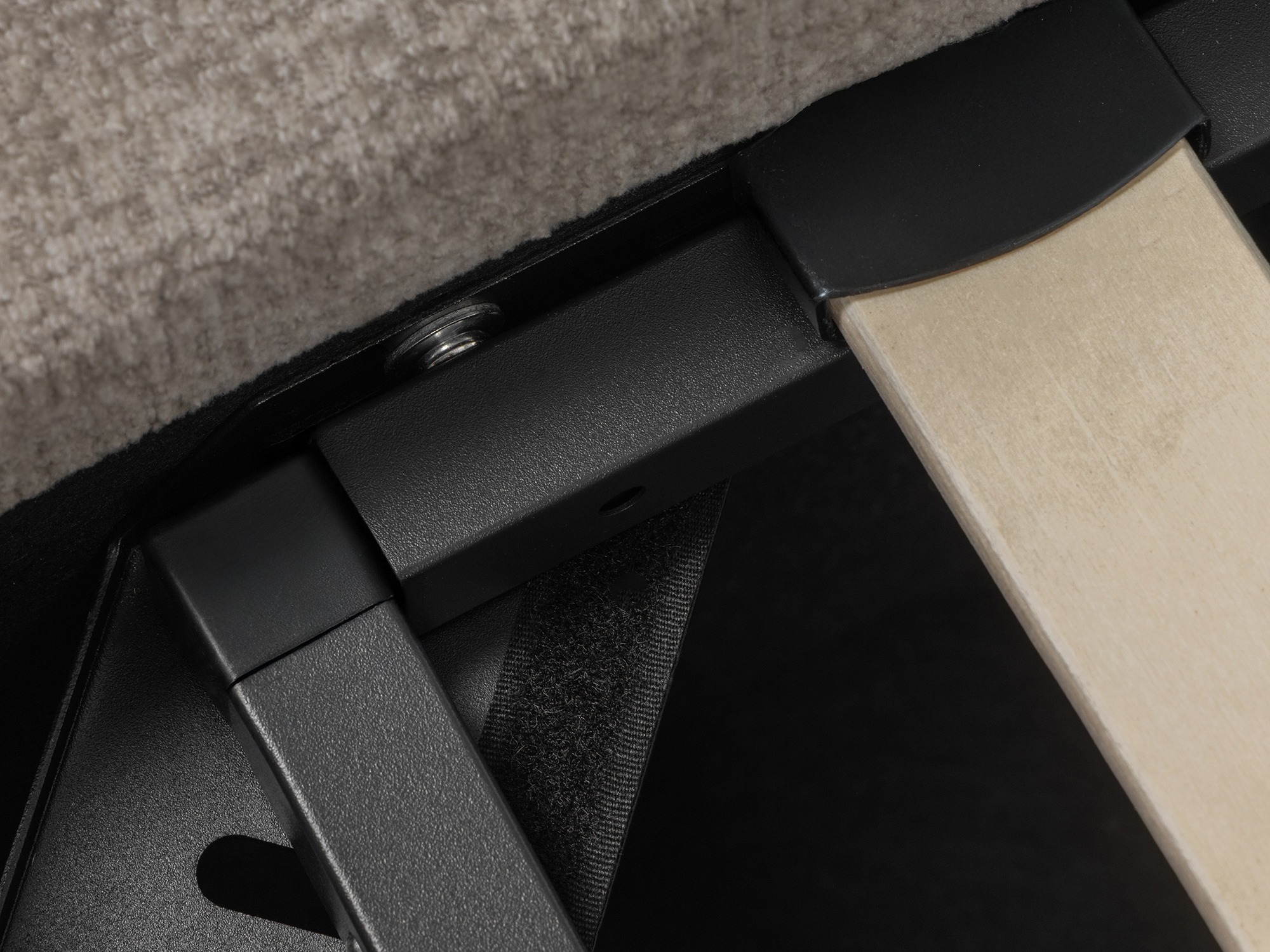 Postelja Burleson 594