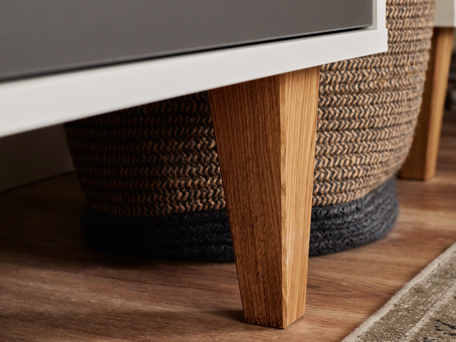 Nočna omarica Domfera 107