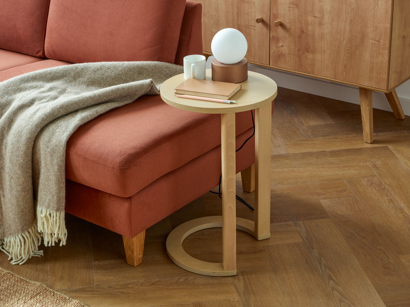 Stranska mizica Valdosta 106