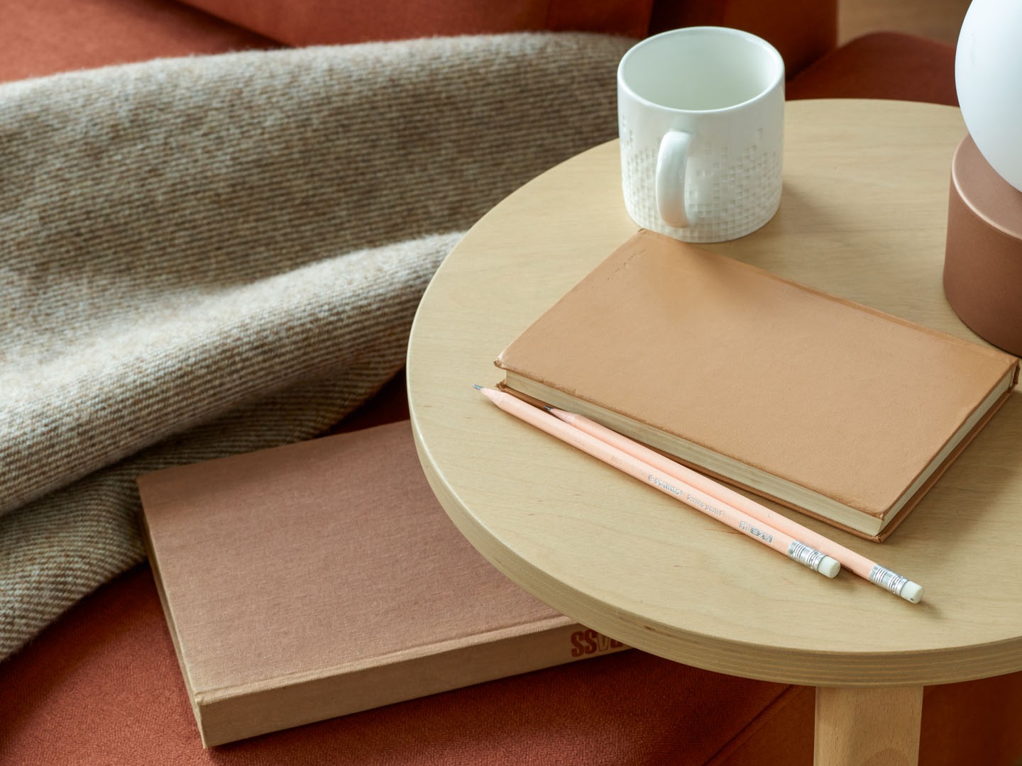 Stranska mizica Valdosta 106