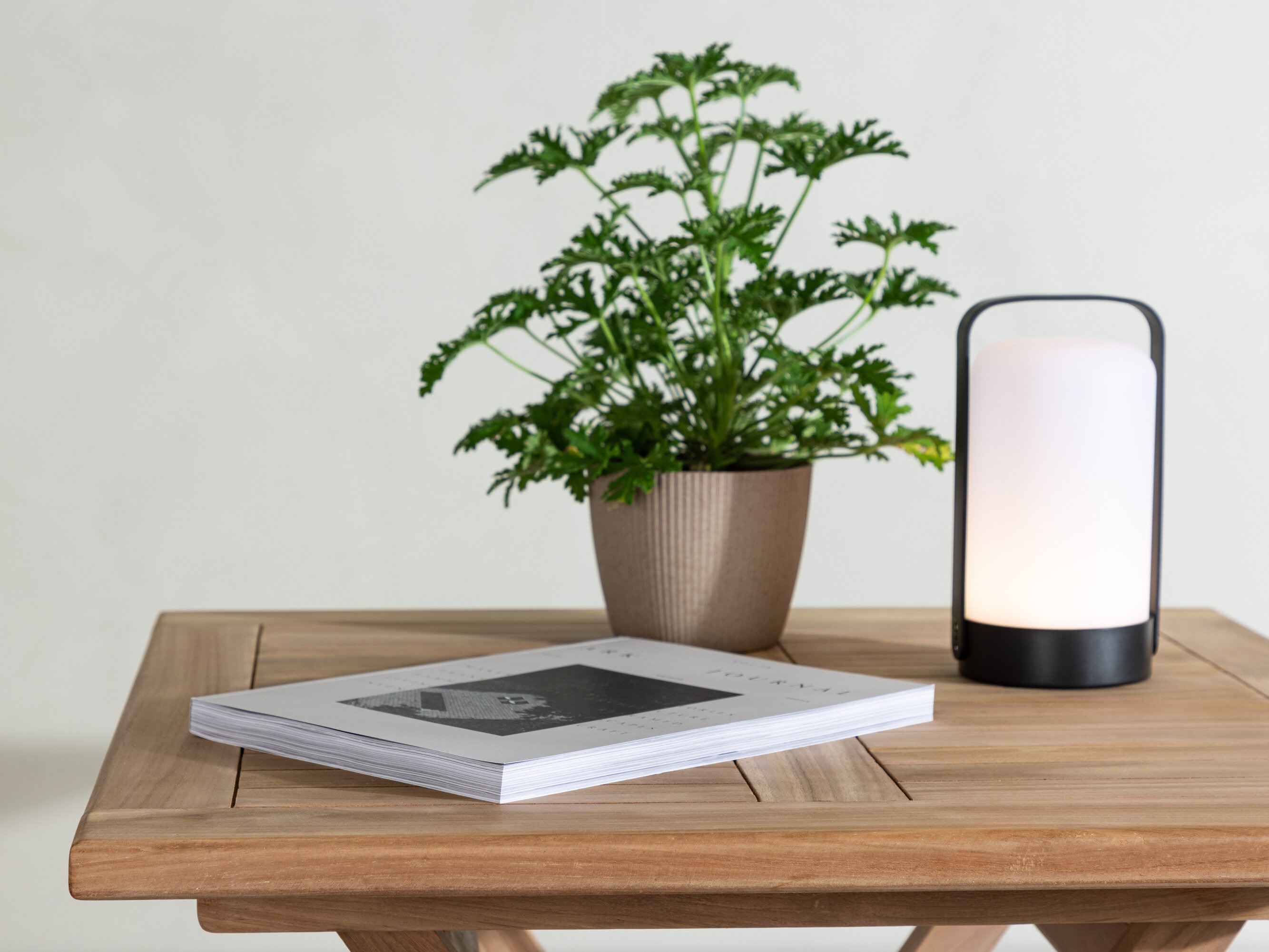 Vrtna mizica Nunova 137