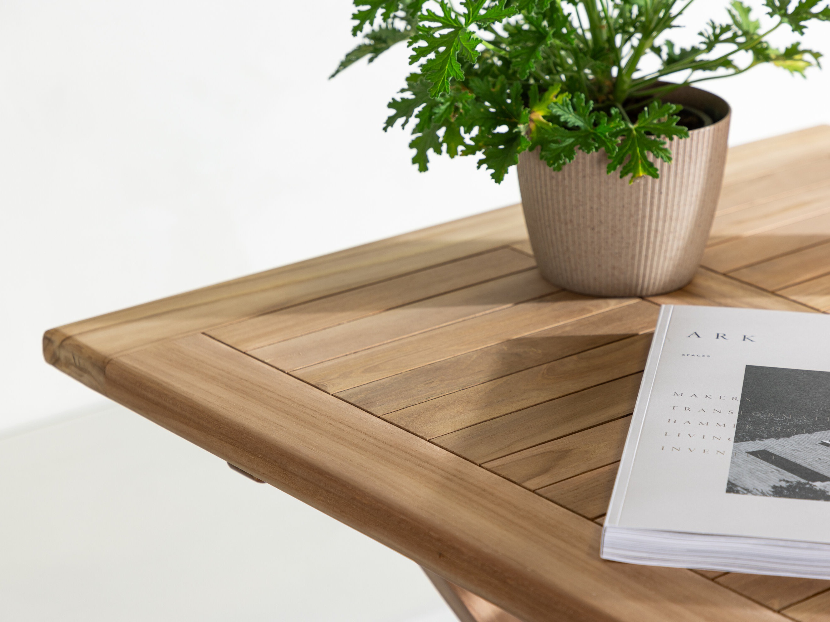 Vrtna mizica Nunova 137