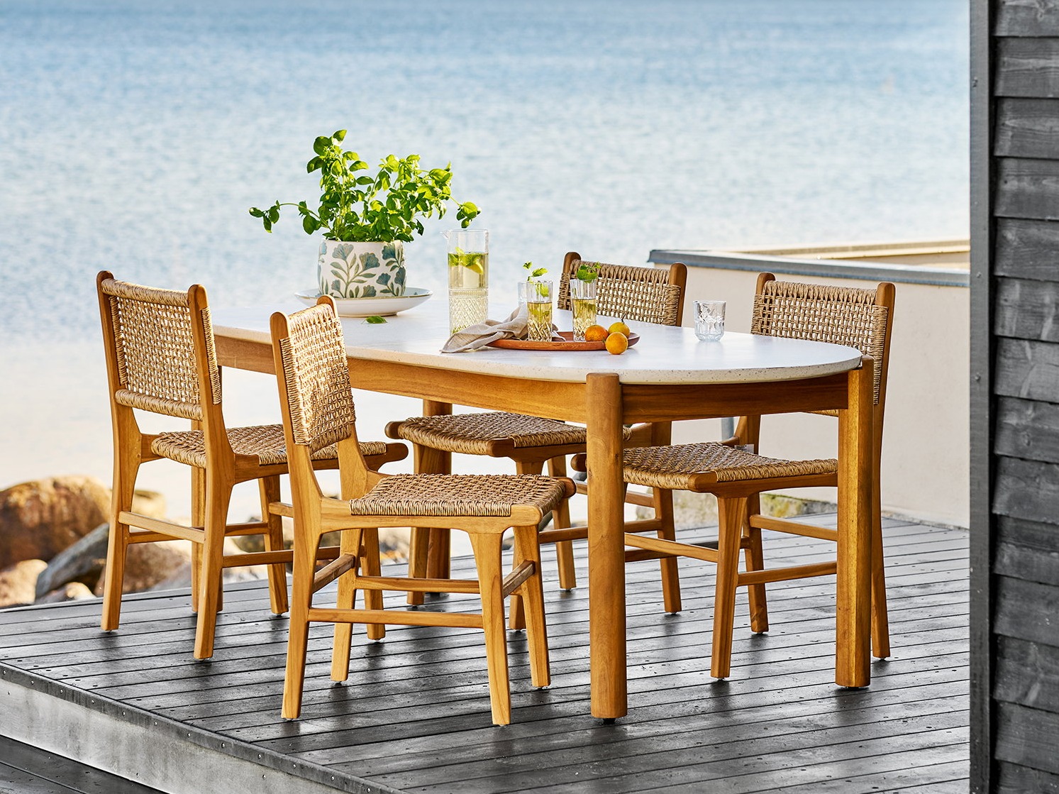 Vrtna miza Tivevai 104