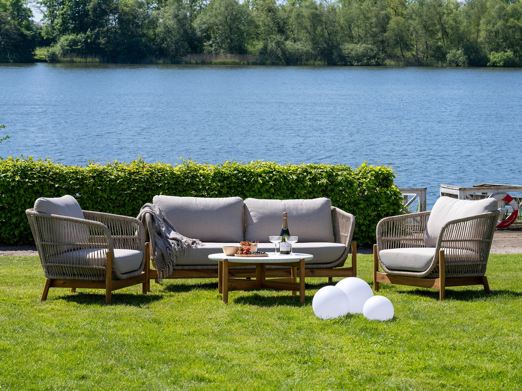 Vrtna mizica Tivevai 105