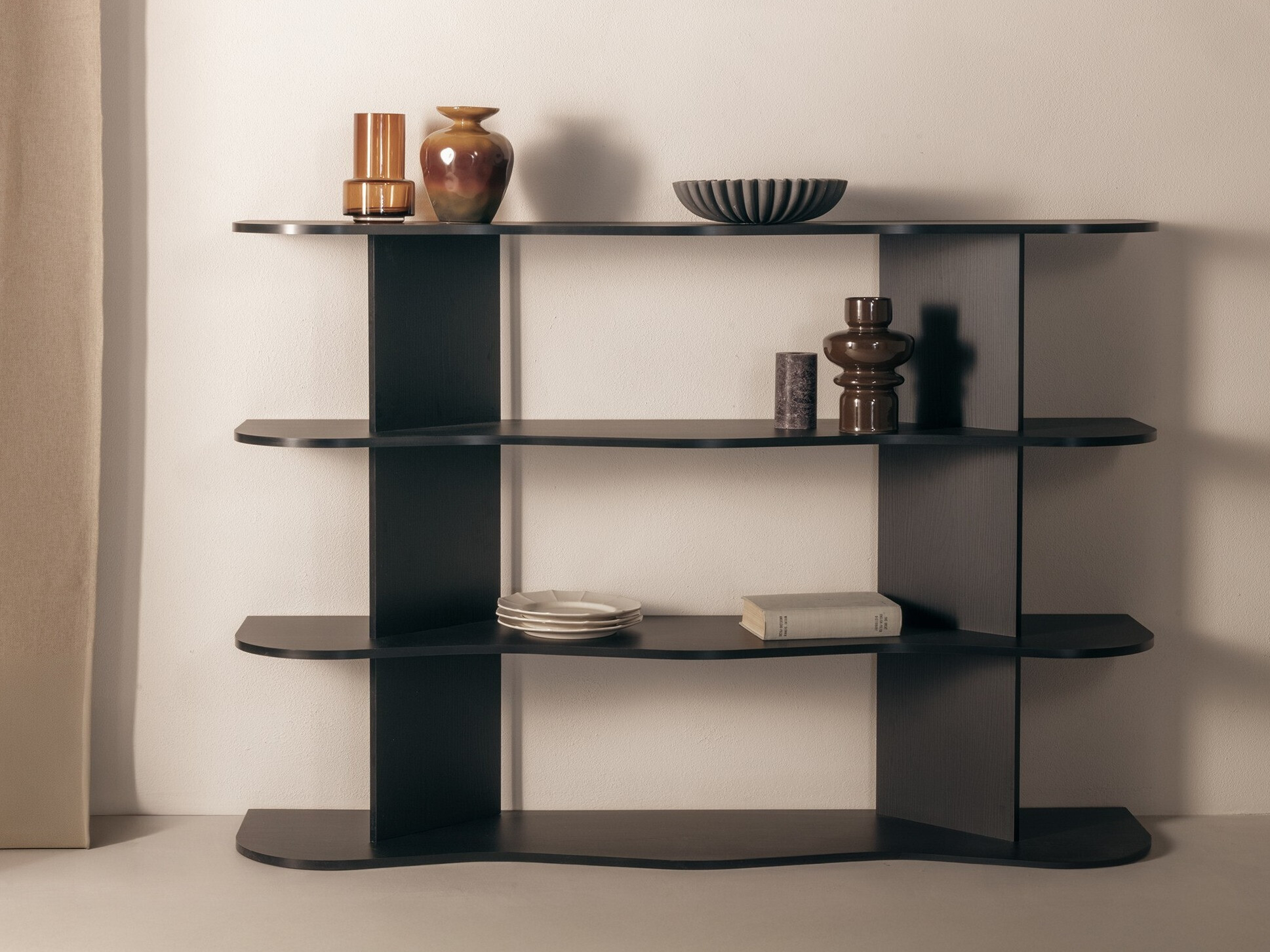 Regal Burleson 693 (Črna)