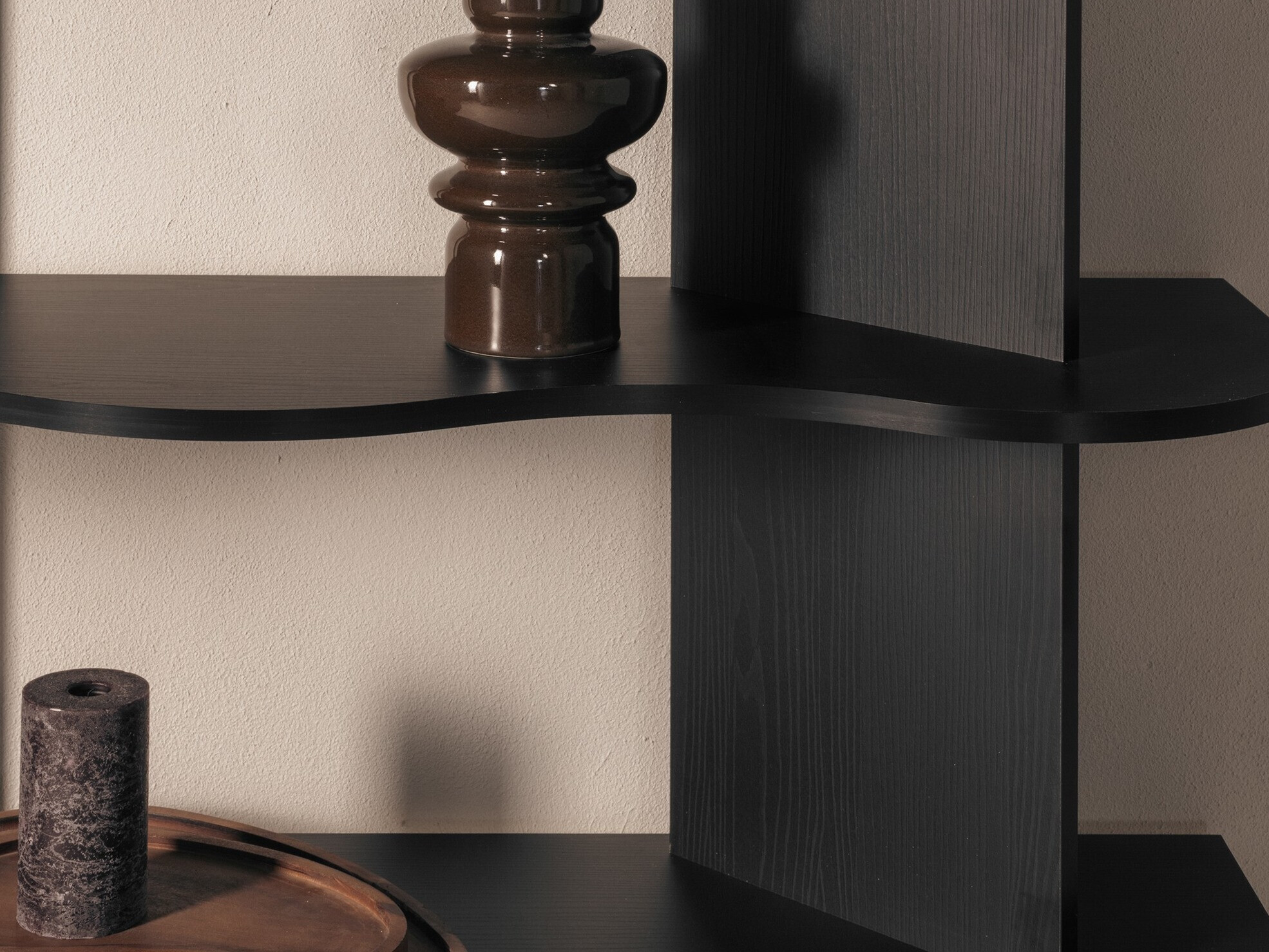 Regal Burleson 694 (Črna)