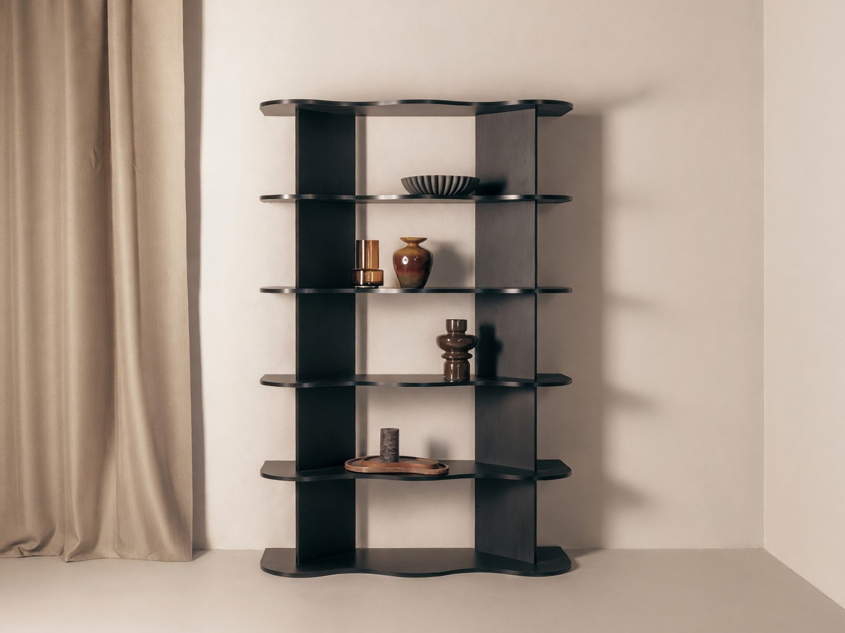 Regal Burleson 694 (Črna)