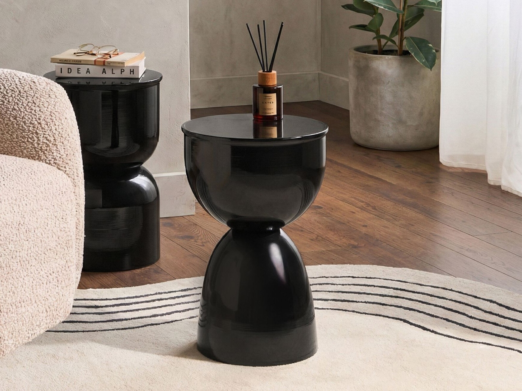 Stranska mizica Berwyn 3292 (Črna)