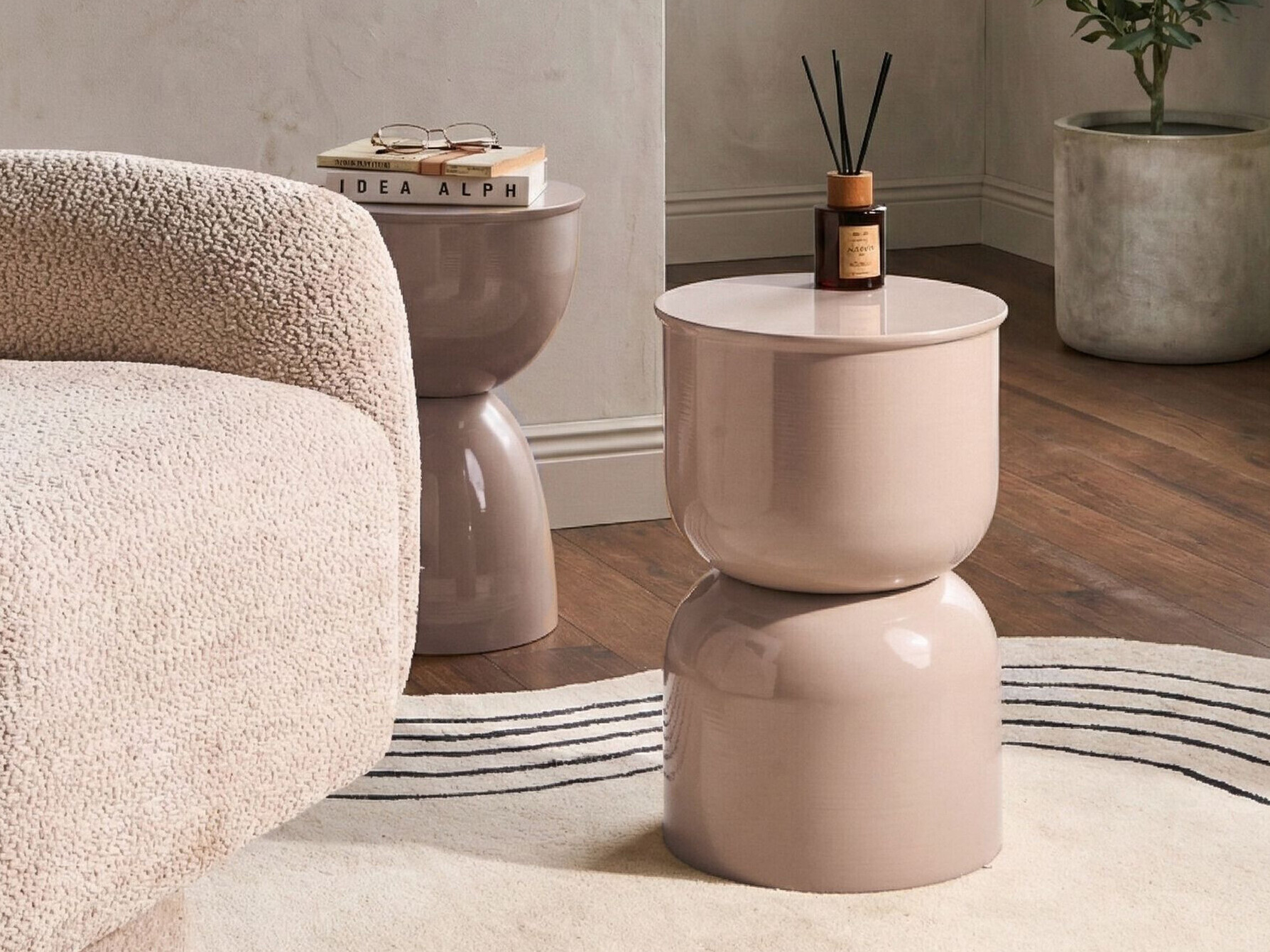 Stranska mizica Berwyn 3291 (Svetlo bež)